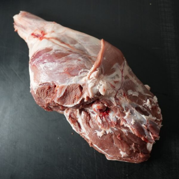 Gigot d’agneau sans os – Viande Tendre à Rôtir | Meat Butcher